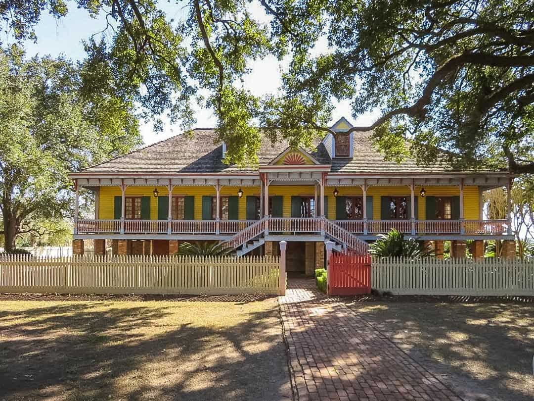 Laura Plantation Dotted Globe