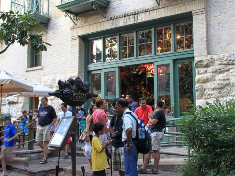 20 Amazing & Romantic Restaurants on San Antonio Riverwalk